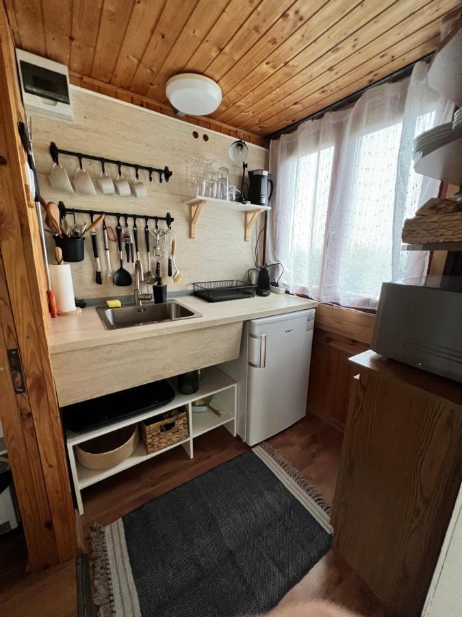 Mandulas Kabin A Kishaz Dezsaval Es Kilatassal A Balatonra Balatongyörök Екстериор снимка